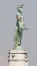 龍女神像