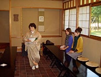 20の椅子席がある伸庵の立礼席